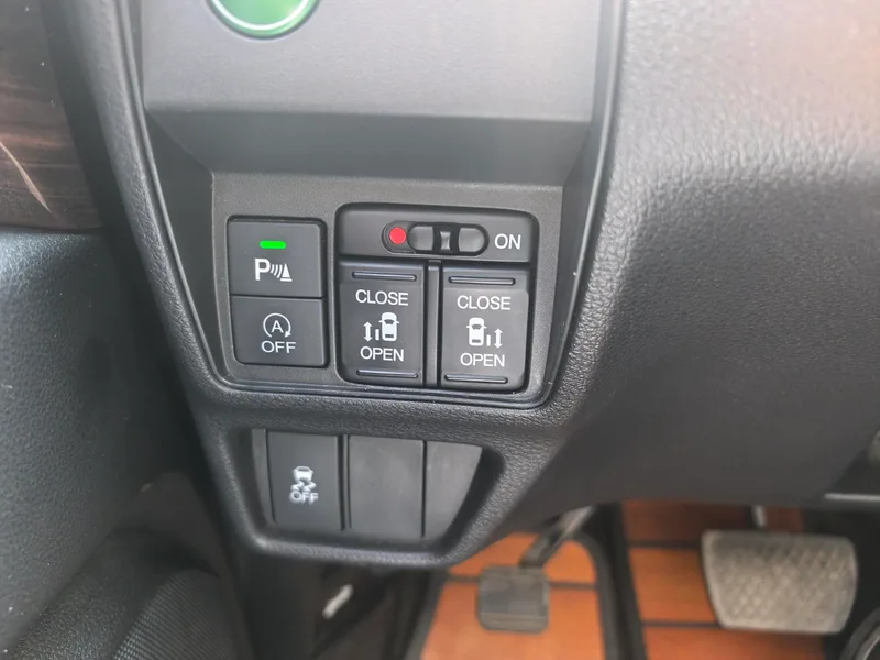 Honda Elysion 2016 2.4L Модная версия экстерьер фото 5