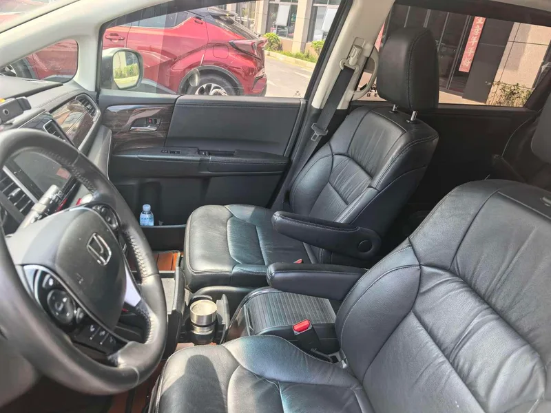 Honda Elysion 2016 2.4L Модная версия интерьер фото 9
