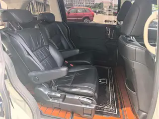 Honda Elysion 2016 2.4L Модная версия интерьер фото 14