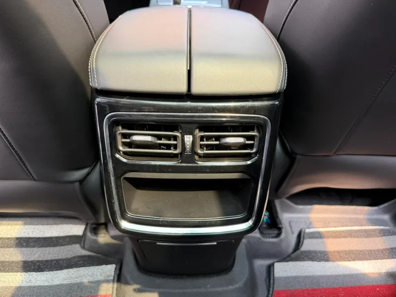Jetour X70 PLUS 2021 Restyling 1.5T DCT mountain Pro 5 seat interior photo 11 Jetour X70 PLUS 2021 Restyling 1.5T DCT mountain Pro 5 seat interior photo 11