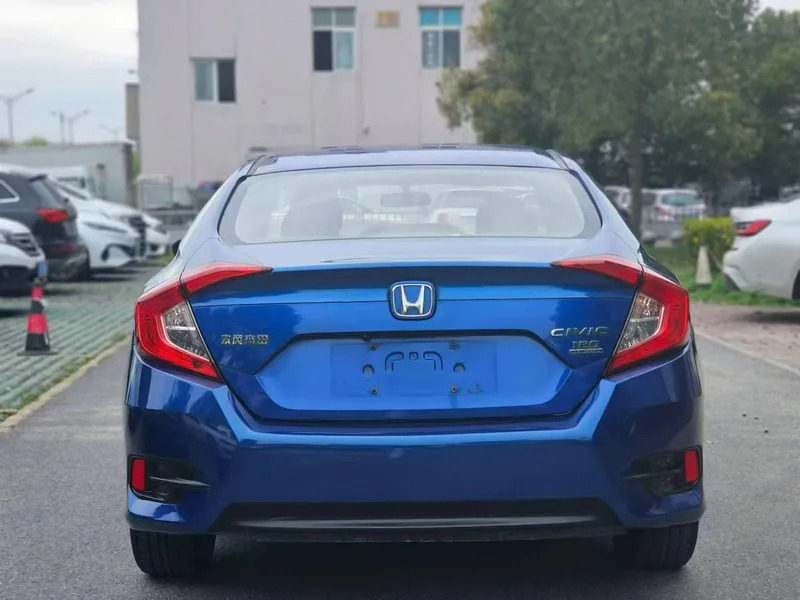 Honda Civic 2016 180TURBO CVT Комфорт-версия интерьер фото 7