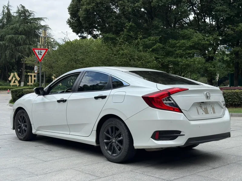 Honda Civic 2019 220TURBO CVT Dynamic Edition Country VI interior photo 9 Honda Civic 2019 220TURBO CVT Dynamic Edition Country VI interior photo 9