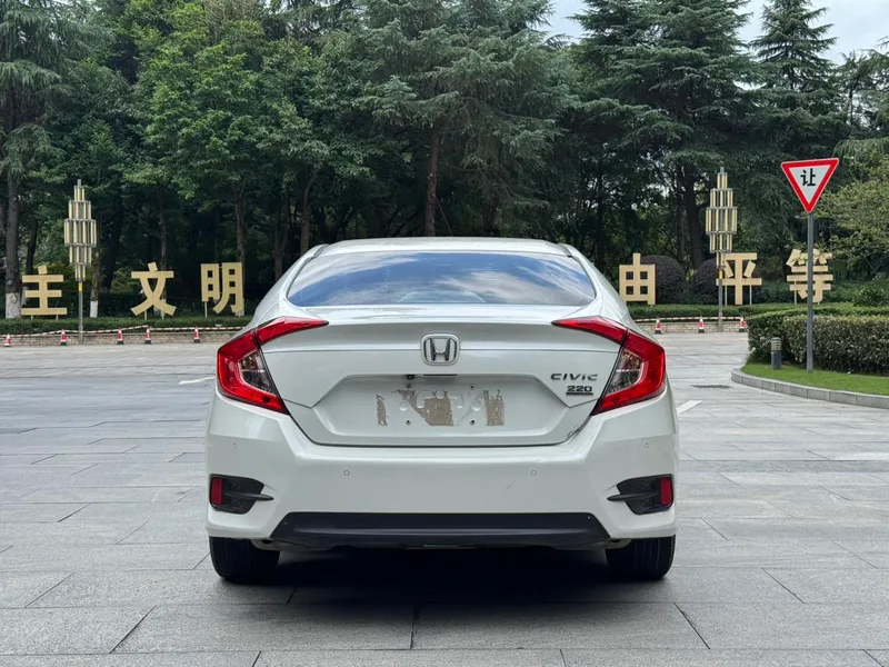 Honda Civic 2019 220TURBO CVT Dynamic Edition Country VI interior photo 10 Honda Civic 2019 220TURBO CVT Dynamic Edition Country VI interior photo 10