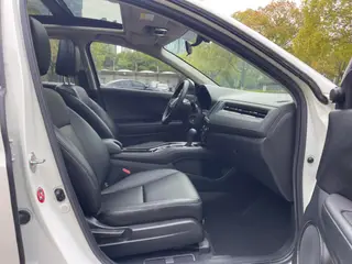 Honda Vezel 2020 1.5L CVT Pioneer Edition interior photo 13 Honda Vezel 2020 1.5L CVT Pioneer Edition interior photo 13