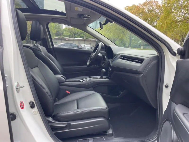 Honda Vezel 2020 1.5L CVT Pioneer Edition interior photo 13 Honda Vezel 2020 1.5L CVT Pioneer Edition interior photo 13