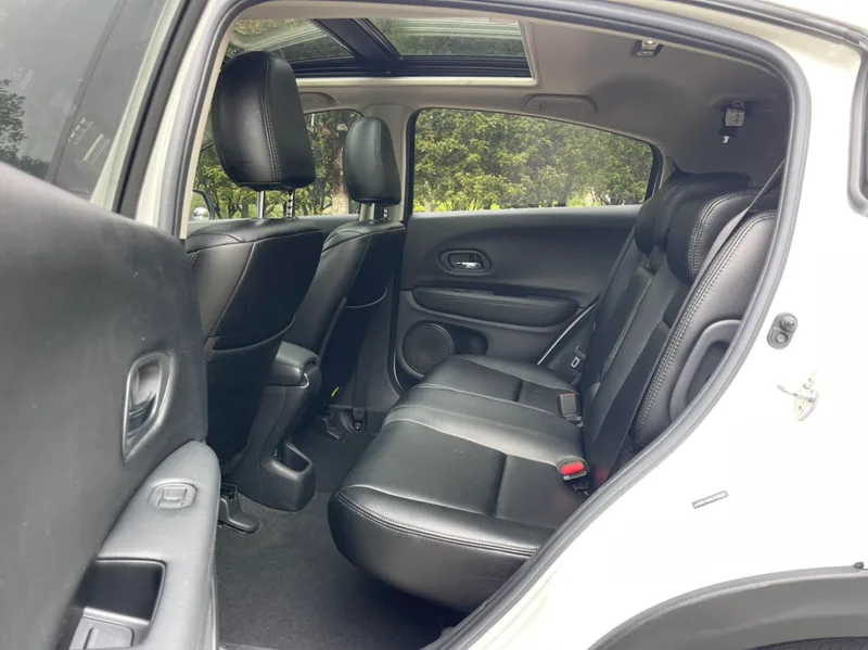 Honda Vezel 2020 1.5L CVT Pioneer Edition interior photo 19 Honda Vezel 2020 1.5L CVT Pioneer Edition interior photo 19