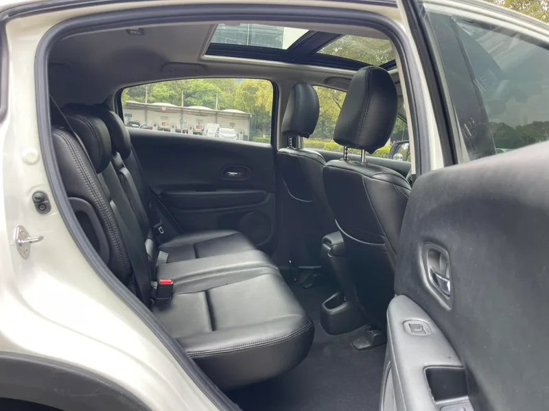 Honda Vezel 2020 1.5L CVT Pioneer Edition interior photo 20 Honda Vezel 2020 1.5L CVT Pioneer Edition interior photo 20