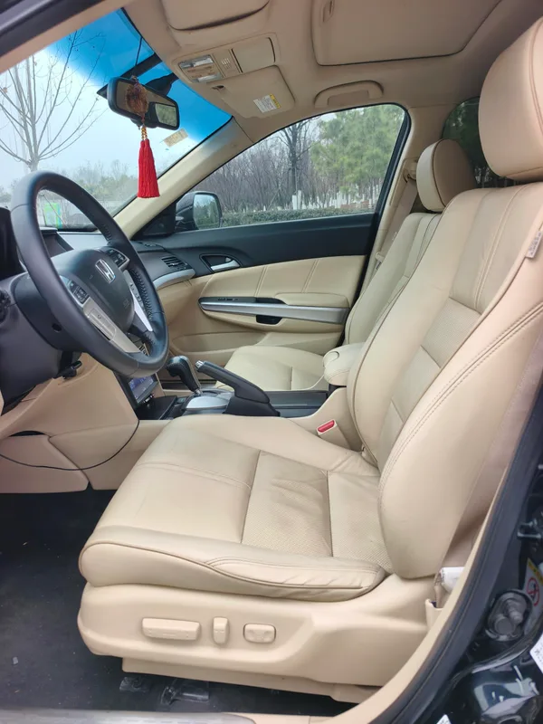 Honda Crosstour 2012 2.4L Luxury Edition interior photo 11 Honda Crosstour 2012 2.4L Luxury Edition interior photo 11