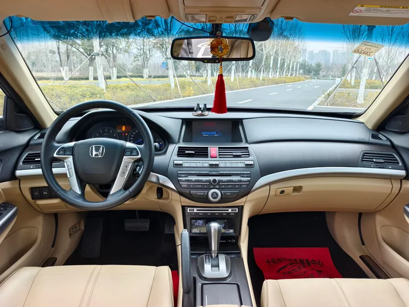 Honda Crosstour 2012 2.4L Luxury Edition interior photo 17 Honda Crosstour 2012 2.4L Luxury Edition interior photo 17