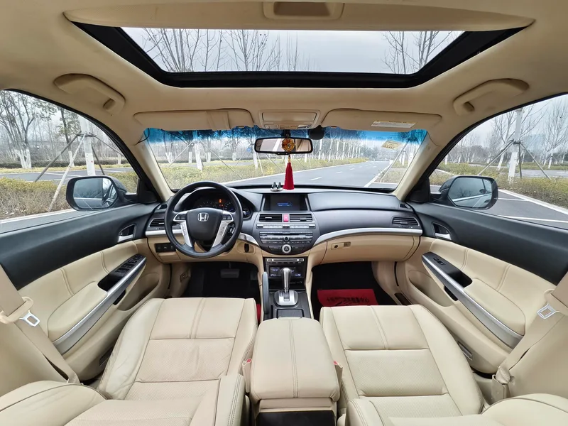 Honda Crosstour 2012 2.4L Luxury Edition interior photo 18 Honda Crosstour 2012 2.4L Luxury Edition interior photo 18