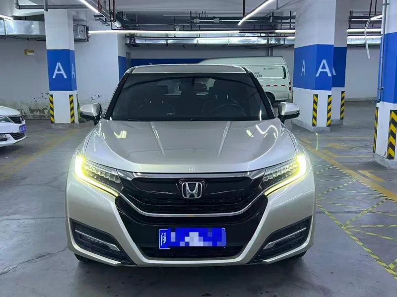 Honda UR-V 2017 240TURBO Version de luxe à deux roues motrices Pays V extérieur photo 2 Honda UR-V 2017 240TURBO Version de luxe à deux roues motrices Pays V extérieur photo 2