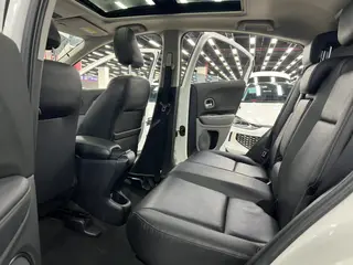 Honda Vezel 2017 1.8L CVT Pionero de tracción en dos ruedas interior foto 8 Honda Vezel 2017 1.8L CVT Pionero de tracción en dos ruedas interior foto 8