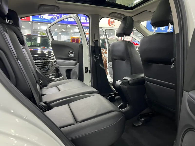 Honda Vezel 2017 1.8L CVT Pionero de tracción en dos ruedas interior foto 9 Honda Vezel 2017 1.8L CVT Pionero de tracción en dos ruedas interior foto 9