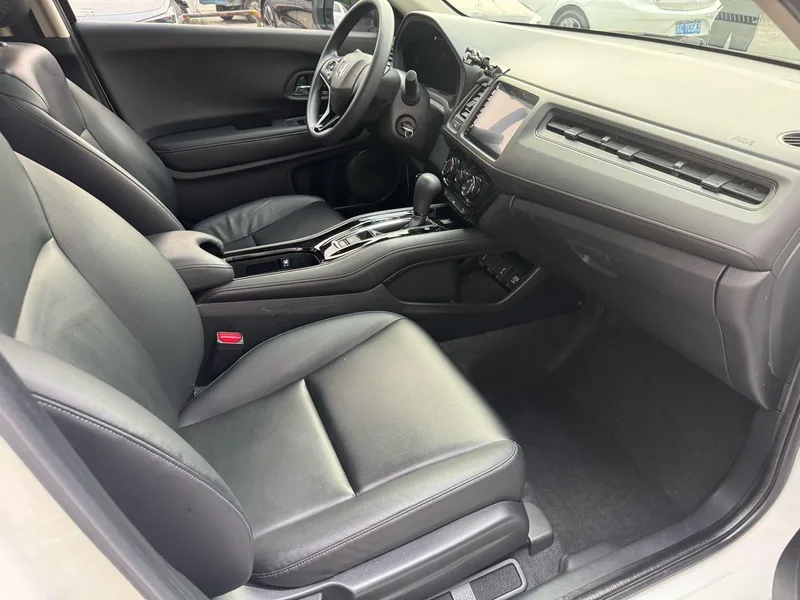 Honda Vezel 2020 1.5L CVT Version avant-gardiste intérieur photo 14 Honda Vezel 2020 1.5L CVT Version avant-gardiste intérieur photo 14
