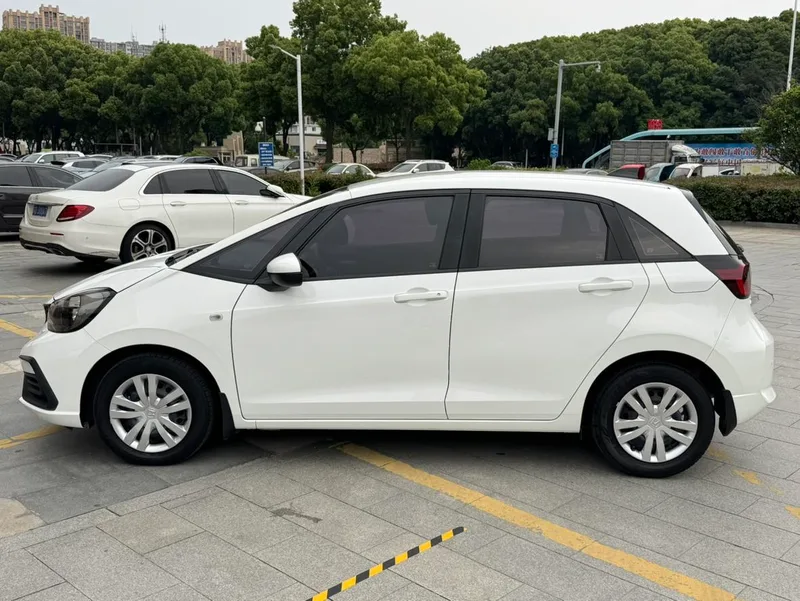 Honda Fit 2021 1.5L CVT Versión de moda exterior foto 3 Honda Fit 2021 1.5L CVT Versión de moda exterior foto 3