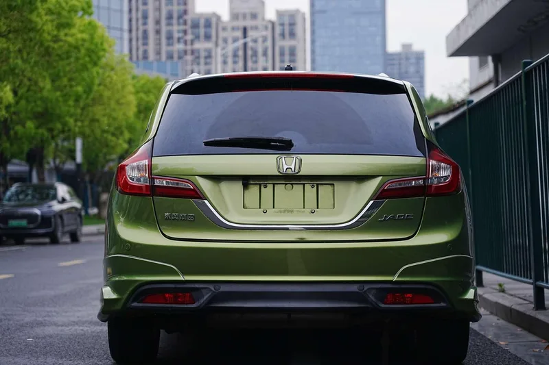 Honda Jade 2014 1.8L Auto Comfort Elite Edition 5 seat exterior photo 5 Honda Jade 2014 1.8L Auto Comfort Elite Edition 5 seat exterior photo 5