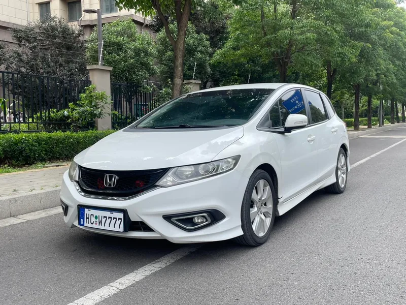 Honda Jade 2014 1.8L Auto Comfort Elite Edition 5 seat exterior photo 1 Honda Jade 2014 1.8L Auto Comfort Elite Edition 5 seat exterior photo 1