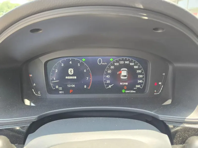 Honda Civic 2022 240TURBO CVT Dynamic Edition exterior photo 4