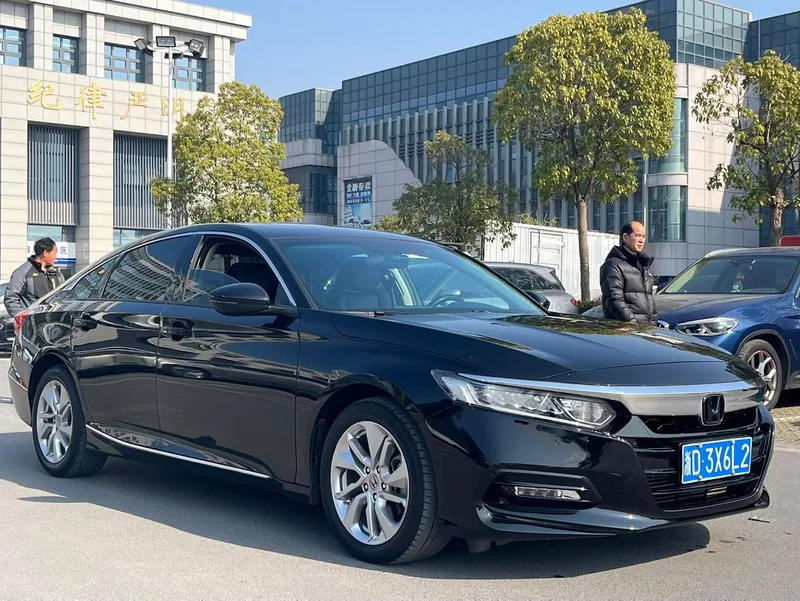 Honda Accord 2018 260TURBO Version d'élite État VI extérieur photo 3