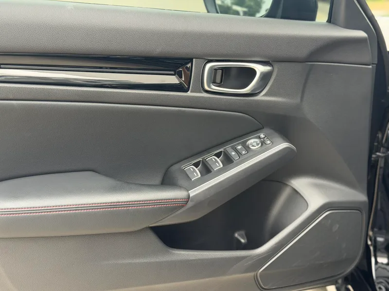 Honda Civic 2023 HATCHBACK 240TURBO Manual Extreme version interior photo 15 Honda Civic 2023 HATCHBACK 240TURBO Manual Extreme version interior photo 15