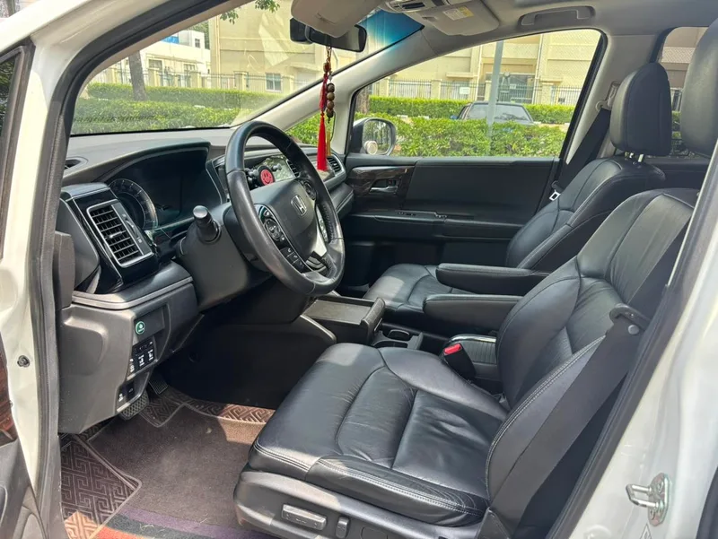 Honda Elysion 2016 2.4L Edición de moda interior foto 8 Honda Elysion 2016 2.4L Edición de moda interior foto 8