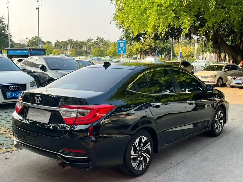 Honda Crider 2016 1.8L CVT Luxury Edition exterior photo 4 Honda Crider 2016 1.8L CVT Luxury Edition exterior photo 4