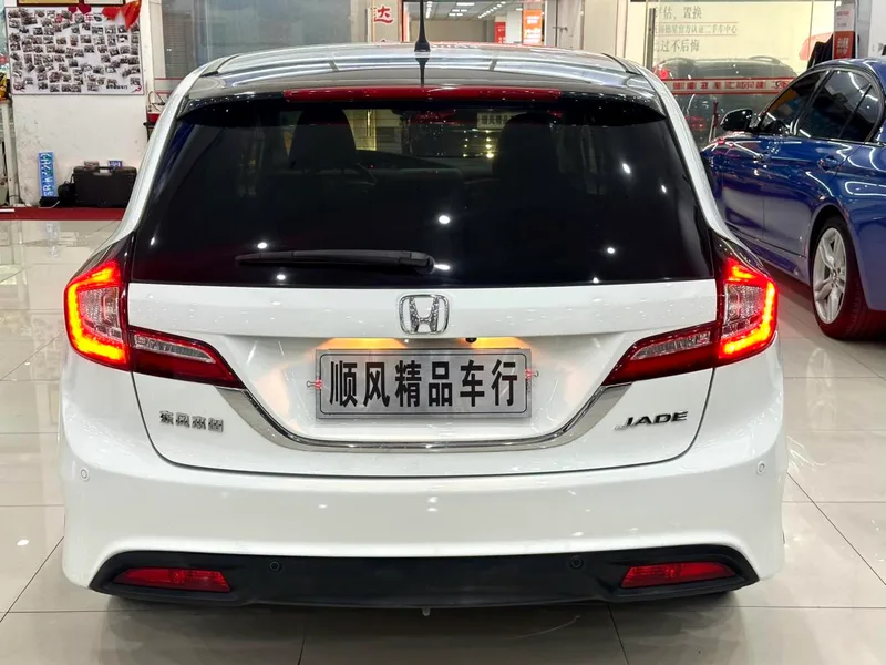 Honda Jade 2014 1.8L Auto Comfort Elite Edition 5 seat exterior photo 2 Honda Jade 2014 1.8L Auto Comfort Elite Edition 5 seat exterior photo 2