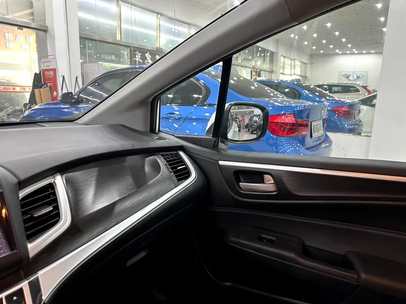 Honda Jade 2014 1.8L Auto Comfort Elite Edition 5 seat interior photo 12 Honda Jade 2014 1.8L Auto Comfort Elite Edition 5 seat interior photo 12