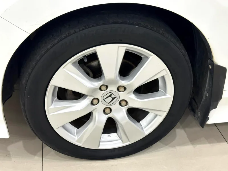 Honda Jade 2014 1.8L Auto Comfort Elite Edition 5 seat interior photo 16 Honda Jade 2014 1.8L Auto Comfort Elite Edition 5 seat interior photo 16