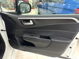 Honda Jade 2014 1.8L Auto Comfort Elite Edition 5 seat interior photo 17 Honda Jade 2014 1.8L Auto Comfort Elite Edition 5 seat interior photo 17