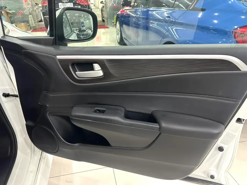 Honda Jade 2014 1.8L Auto Comfort Elite Edition 5 seat interior photo 17 Honda Jade 2014 1.8L Auto Comfort Elite Edition 5 seat interior photo 17