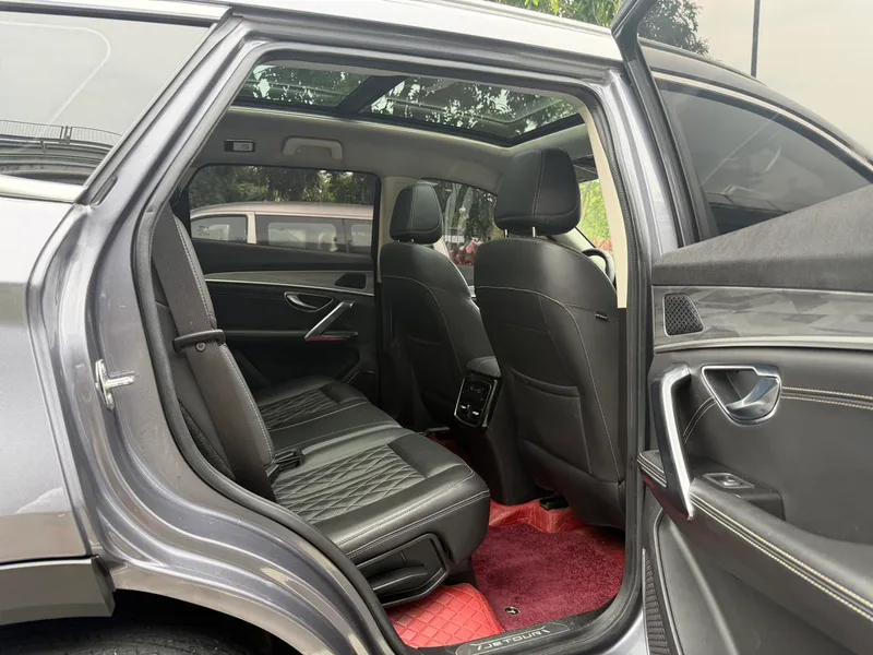 Jetour X70 PLUS 2023 1.5T DCT Brave person PLUS 5 seat interior photo 12 Jetour X70 PLUS 2023 1.5T DCT Brave person PLUS 5 seat interior photo 12