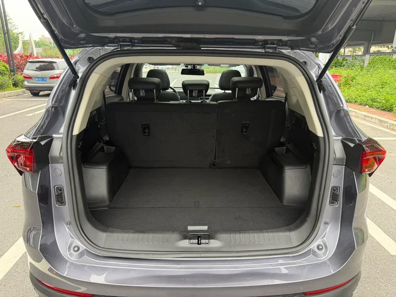 Jetour X70 PLUS 2023 1.5T DCT Brave person PLUS 5 seat interior photo 14 Jetour X70 PLUS 2023 1.5T DCT Brave person PLUS 5 seat interior photo 14