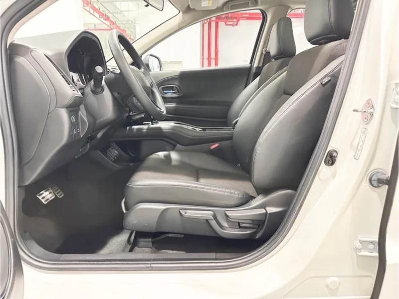 Honda Vezel 2020 1.5L CVT Luxury Edition interior photo 12 Honda Vezel 2020 1.5L CVT Luxury Edition interior photo 12