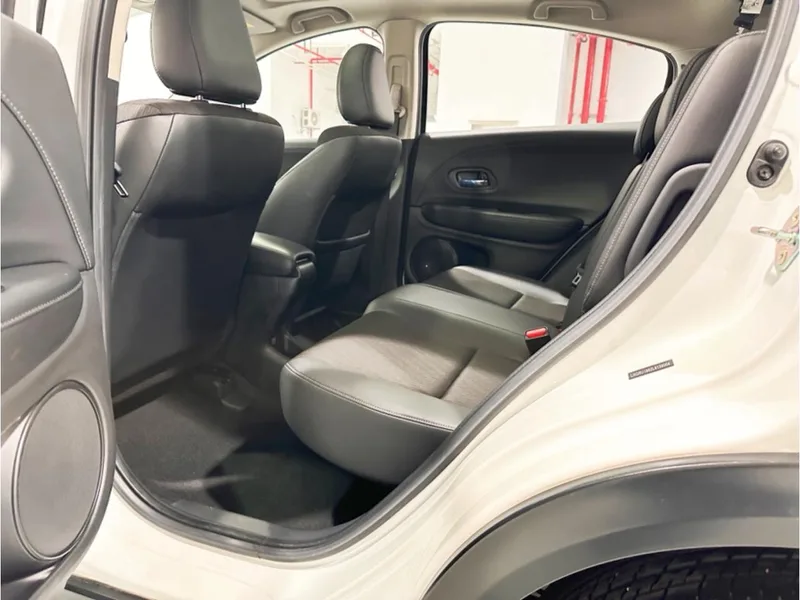 Honda Vezel 2020 1.5L CVT Luxury Edition interior photo 13 Honda Vezel 2020 1.5L CVT Luxury Edition interior photo 13