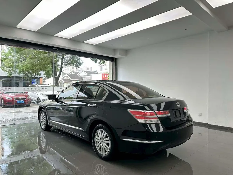 Honda Accord 2013 2.0L LX интерьер фото 7
