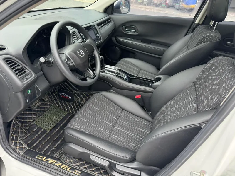 Honda Vezel 2017 1.8L CVT Two-wheel drive elite model interior photo 7 Honda Vezel 2017 1.8L CVT Two-wheel drive elite model interior photo 7