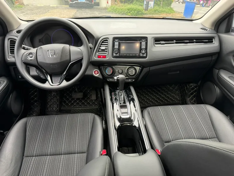 Honda Vezel 2017 1.8L CVT Two-wheel drive elite model interior photo 9 Honda Vezel 2017 1.8L CVT Two-wheel drive elite model interior photo 9