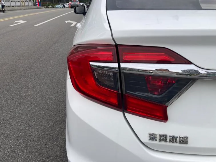 Honda Greiz 2016 1.5L CVT Classic Edition exterior photo 9