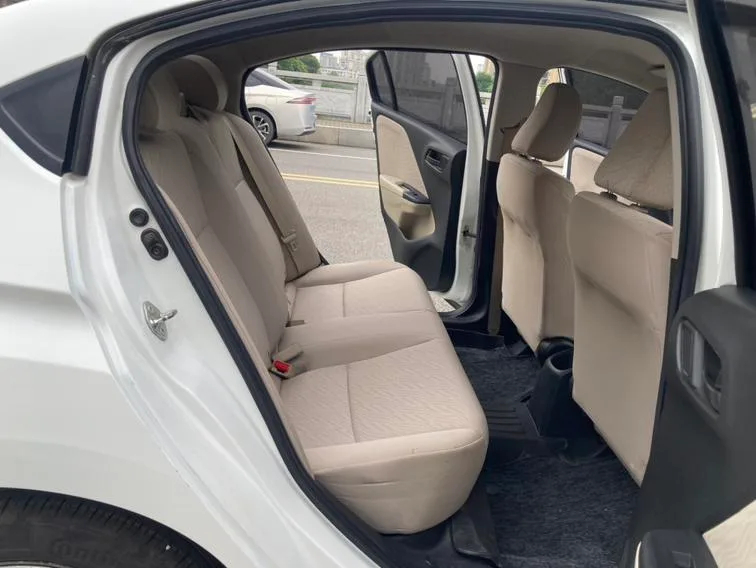 Honda Greiz 2016 1.5L CVT Classic Edition interior photo 16