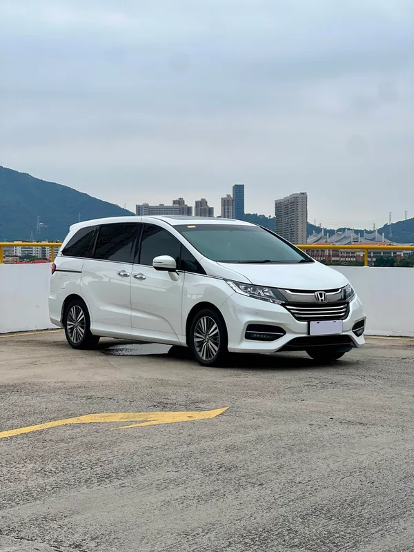 Honda Odyssey 2018 2.4L Smart Edition exterior photo 3 Honda Odyssey 2018 2.4L Smart Edition exterior photo 3