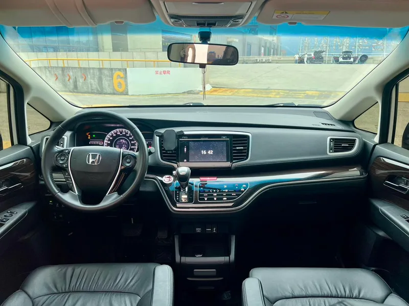 Honda Odyssey 2018 2.4L Smart Edition exterior photo 5 Honda Odyssey 2018 2.4L Smart Edition exterior photo 5