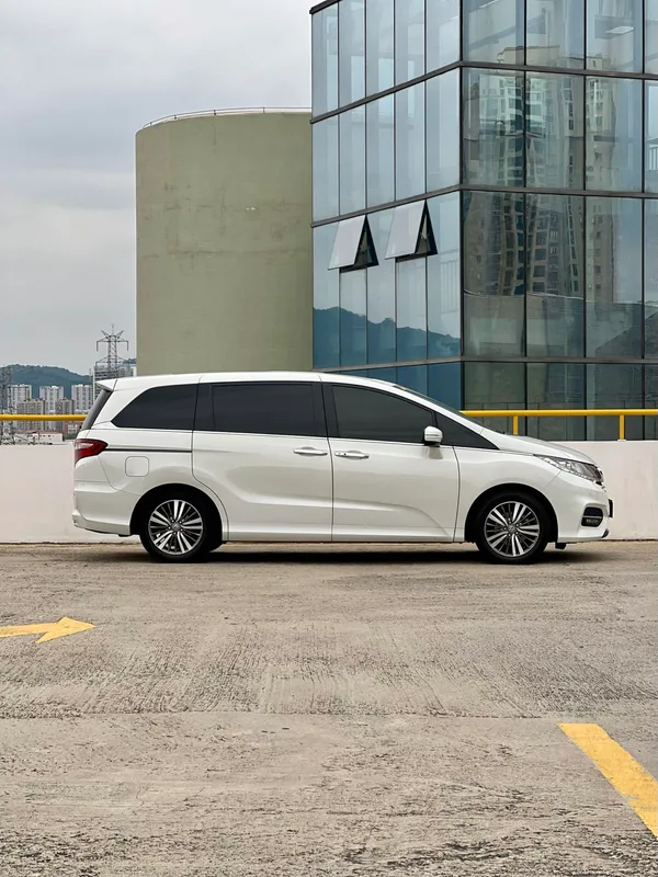 Honda Odyssey 2018 2.4L Smart Edition interior photo 13 Honda Odyssey 2018 2.4L Smart Edition interior photo 13