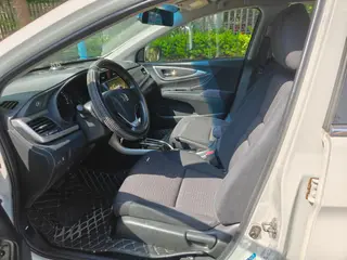 Honda Crider 2016 1.8L CVT Versión cómoda interior foto 6