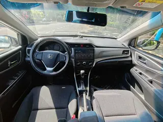 Honda Crider 2016 1.8L CVT Versión cómoda interior foto 8