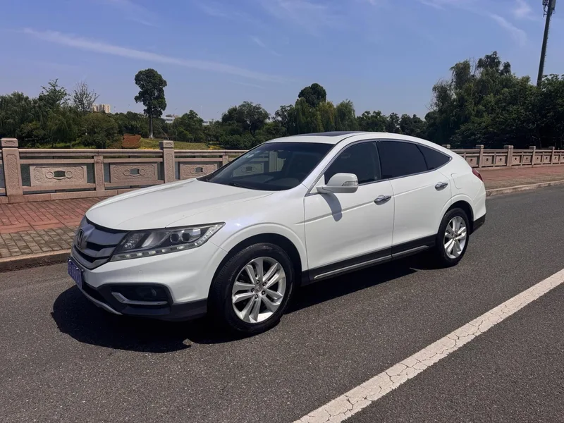 Honda Crosstour 2014 2.4L Luxury Edition exterior photo 1 Honda Crosstour 2014 2.4L Luxury Edition exterior photo 1