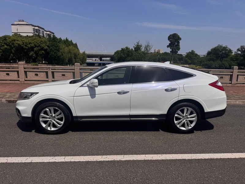 Honda Crosstour 2014 2.4L Luxury Edition exterior photo 3 Honda Crosstour 2014 2.4L Luxury Edition exterior photo 3