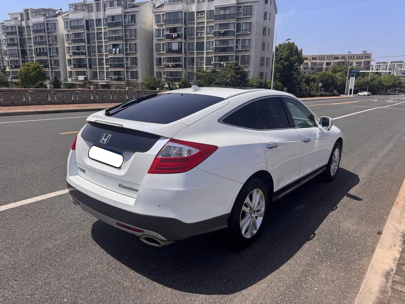 Honda Crosstour 2014 2.4L Luxury Edition exterior photo 5 Honda Crosstour 2014 2.4L Luxury Edition exterior photo 5