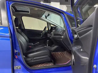 Honda Fit 2016 1.5L LXS CVT Comfortable skylight version interior photo 14 Honda Fit 2016 1.5L LXS CVT Comfortable skylight version interior photo 14