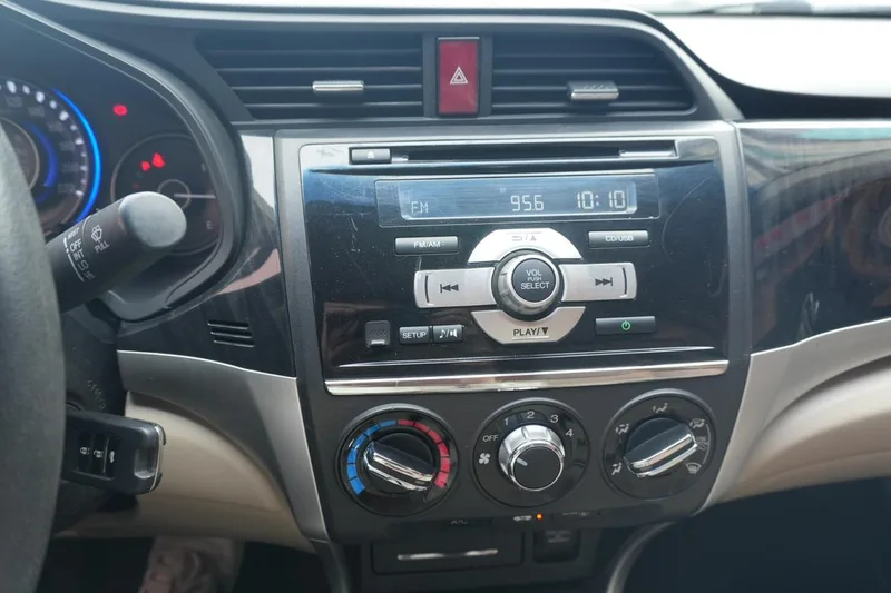 Honda Crider 2013 1.8L Automatic Comfort Version interior photo 7 Honda Crider 2013 1.8L Automatic Comfort Version interior photo 7